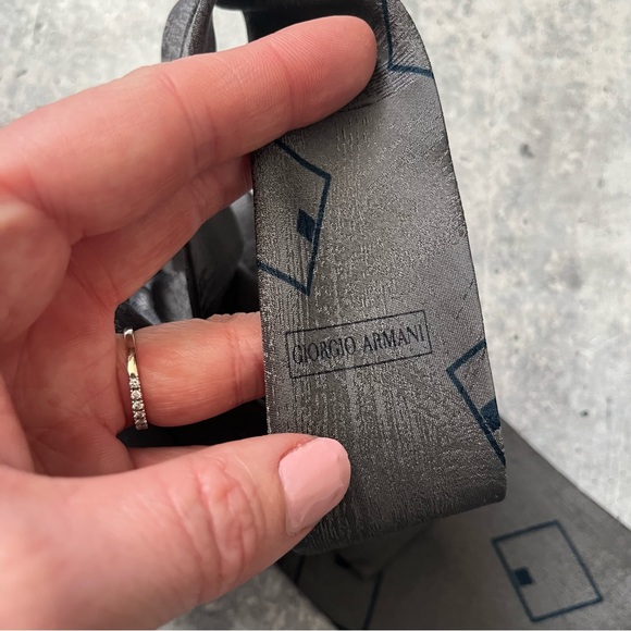 Giorgio Armani Vintage 1980’s Slim Silk Tie - Picture 4 of 5